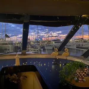  Botel Panaby - House Boat